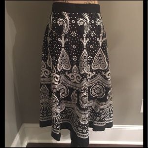 DEAL! Long skirt black/white💕